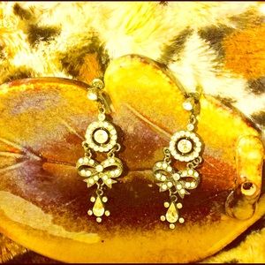 🌟 HOST PICK!! 🌟 White Rhinestone Floral Earrings